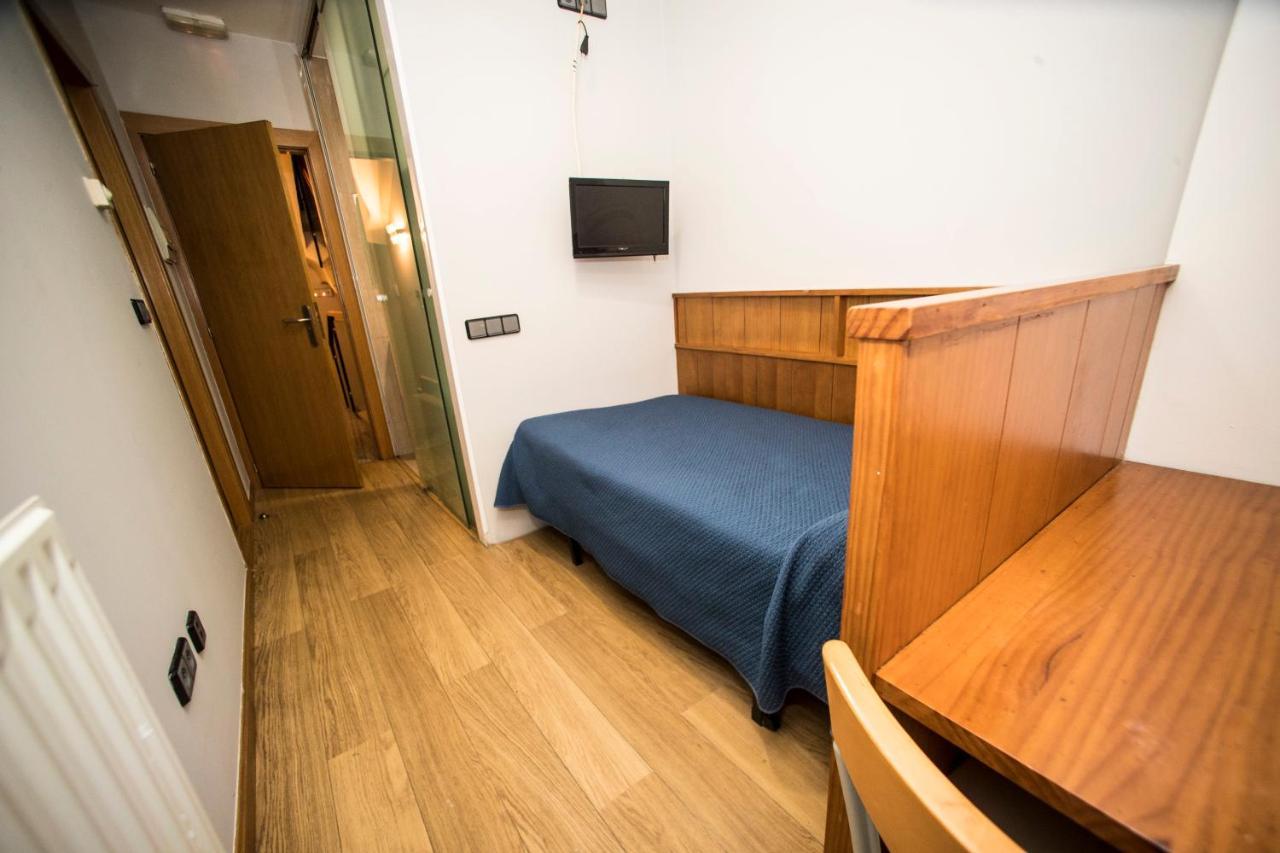 Hostal Caballeros Сория Екстериор снимка