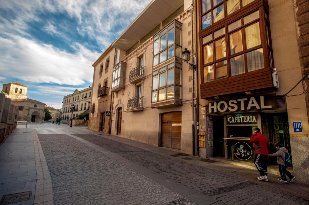 Hostal Caballeros Сория Екстериор снимка